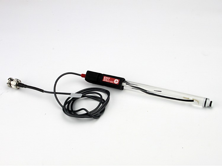 An image showing a silver-silver chloride reference electrode.