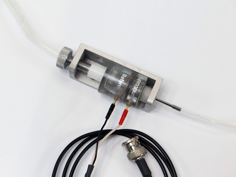 Image showing flow cell cable.